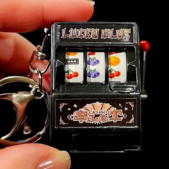 🎰 777 Keychain/Purse Charm - Picture 3 of 6